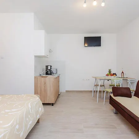 Gorgeous In With Kitchenette 아파트