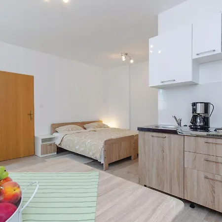 Gorgeous In With Kitchenette 아파트 Kukuljanovo