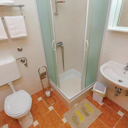 Nice Studio In Kukuljanovo With Wifi Apartmán