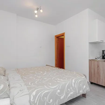 Nice Studio In Kukuljanovo With Wifi Apartmán
