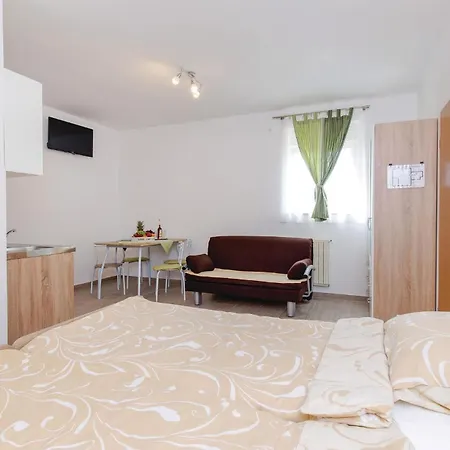 Apartmán Nice Studio In Kukuljanovo With Wifi Kukuljanovo